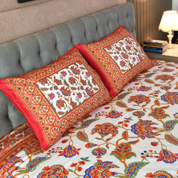 Blossom Dreams Print Bed Sheet – Persian Red, 3 image